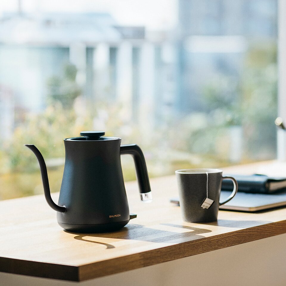BALMUDA THE POT - BLACK | TANGS Singapore