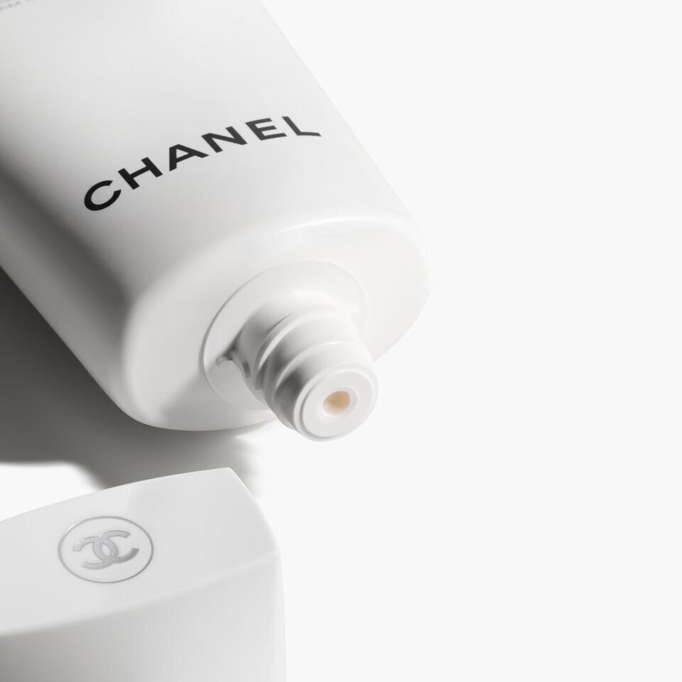 chanel brightening cleanser